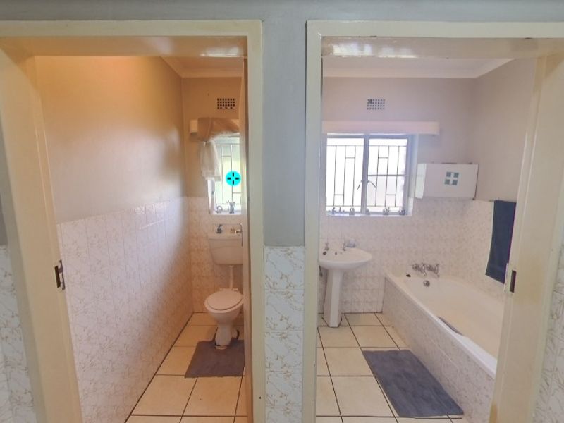 Versatile Property in Elandrand | 1230m2 Erf | Ideal for Families or Investors- Estimated Monthly Rental Income R17 000 - R20 000 - Photo 4