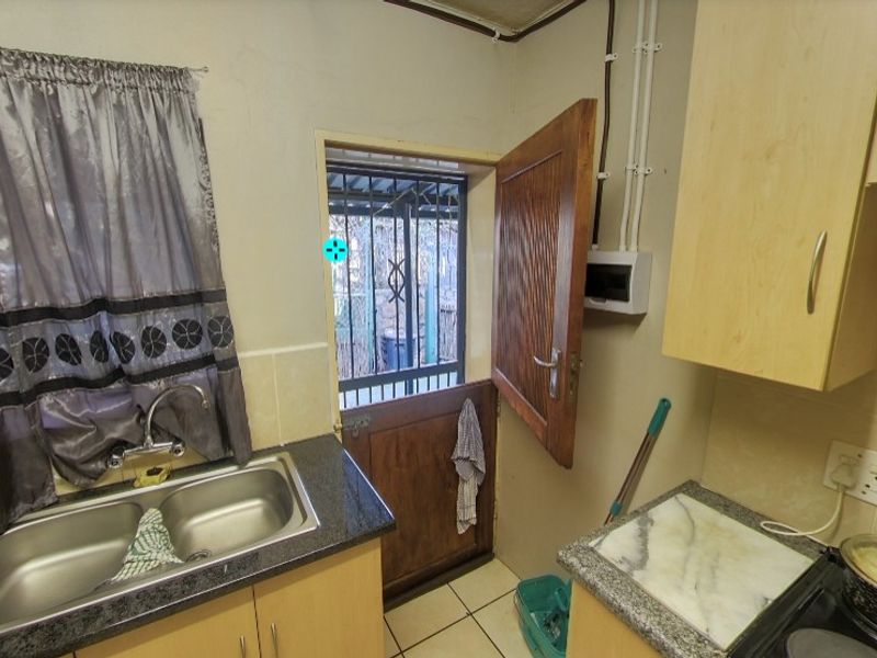 Versatile Property in Elandrand | 1230m2 Erf | Ideal for Families or Investors- Estimated Monthly Rental Income R17 000 - R20 000 - Photo 10