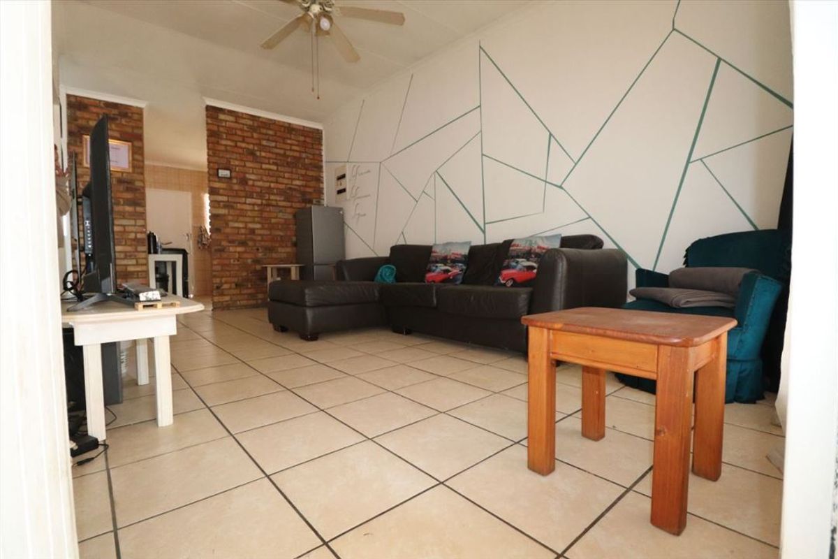 Cozy Starter Home Perfect for Small Families or Couples - Photo 2