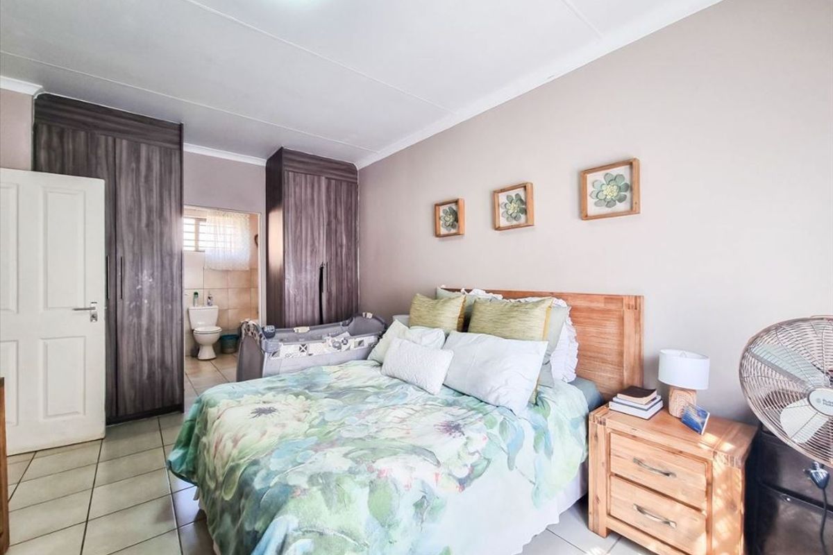 Comfortable Home with Modern Essentials - Photo 3