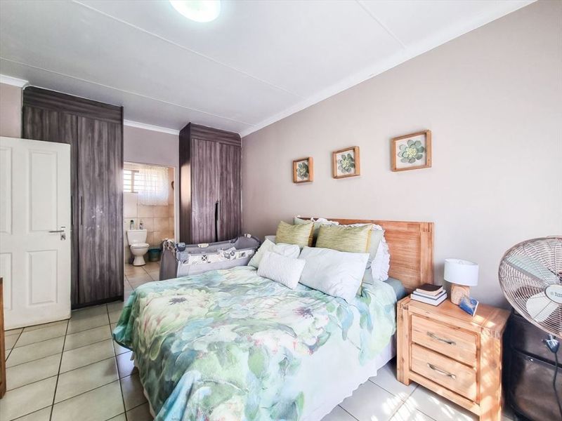 Comfortable Home with Modern Essentials - Photo 3