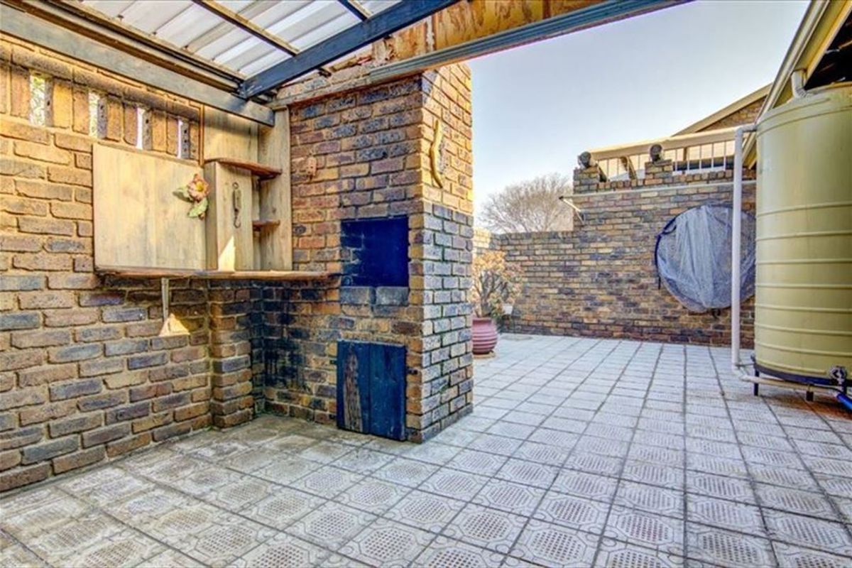 Charming Family Home with Practical Layout and Modern Comforts - Photo 3