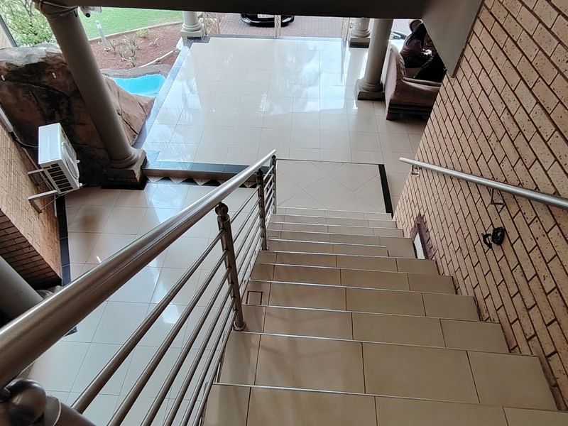 Dual-Living 8-Bedroom Masterpiece with Office Space for Sale in Eldoglen Estate, Centurion - Photo 9