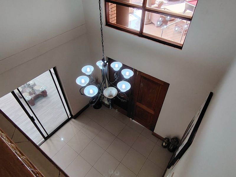 Dual-Living 8-Bedroom Masterpiece with Office Space for Sale in Eldoglen Estate, Centurion - Photo 10