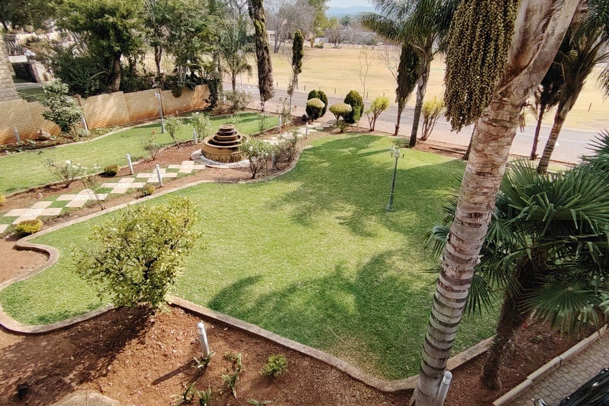 Dual-Living 8-Bedroom Masterpiece with Office Space for Sale in Eldoglen Estate, Centurion - Photo 3