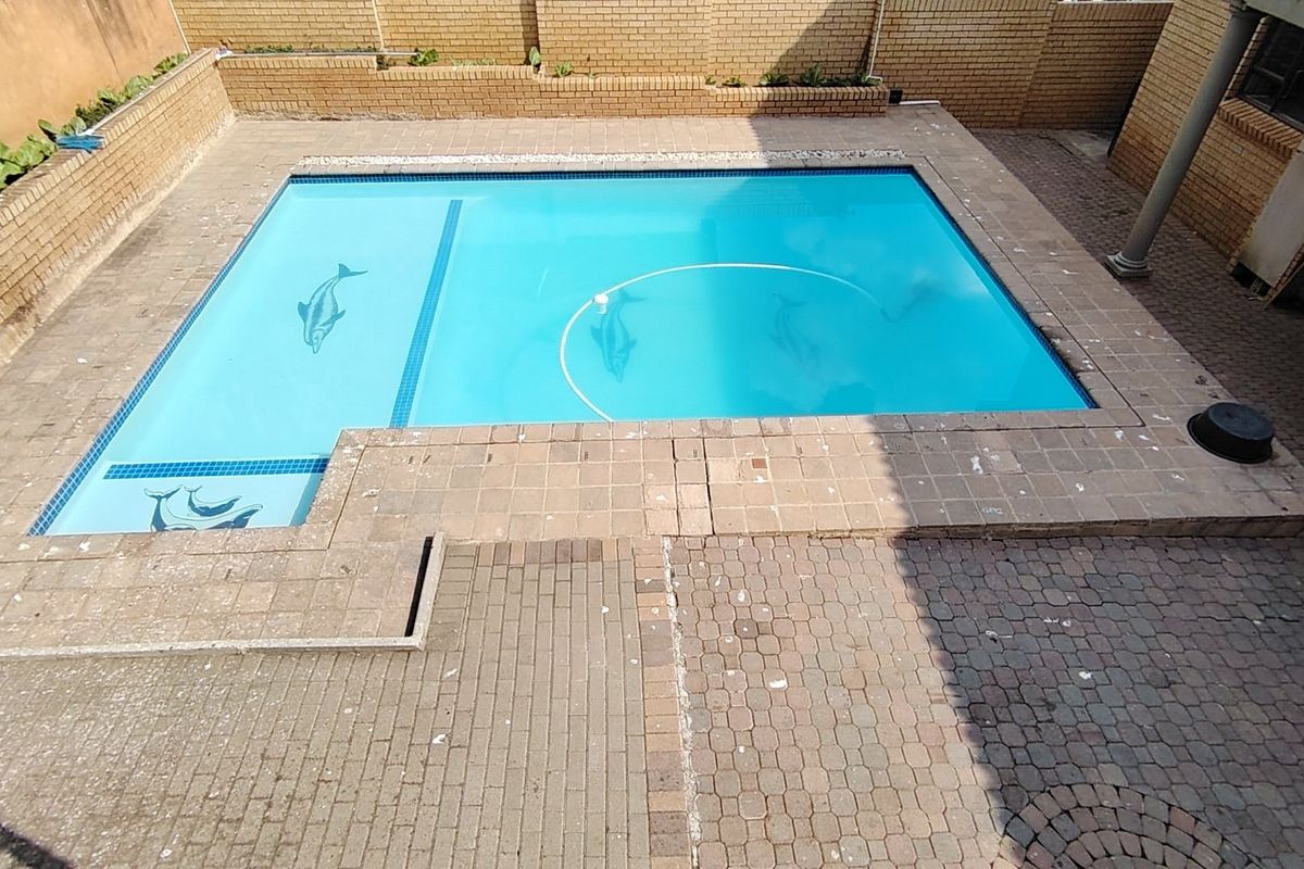 Dual-Living 8-Bedroom Masterpiece with Office Space for Sale in Eldoglen Estate, Centurion - Photo 5