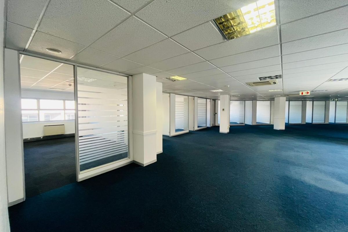 Prime Secure Office Park in Parktown CBD – Spacious Office to Rent - Photo 3