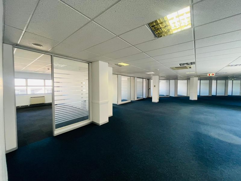 Prime Secure Office Park in Parktown CBD – Spacious Office to Rent - Photo 3