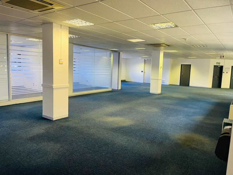Prime Secure Office Park in Parktown CBD – Spacious Office to Rent - Photo 2