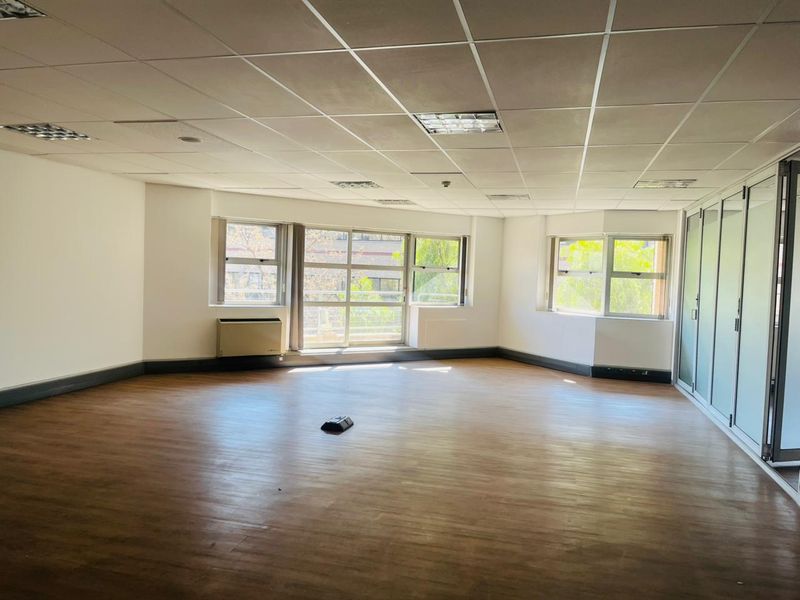 Prime Secure Office Park in Parktown CBD – Spacious Office to Rent - Photo 7