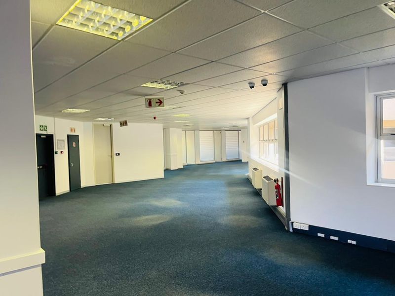 Prime Secure Office Park in Parktown CBD – Spacious Office to Rent - Photo 6