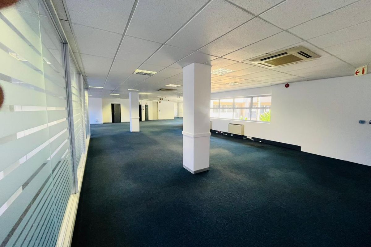 Prime Secure Office Park in Parktown CBD – Spacious Office to Rent - Photo 4