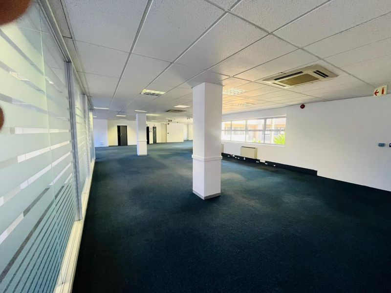 Prime Secure Office Park in Parktown CBD – Spacious Office to Rent - Photo 4