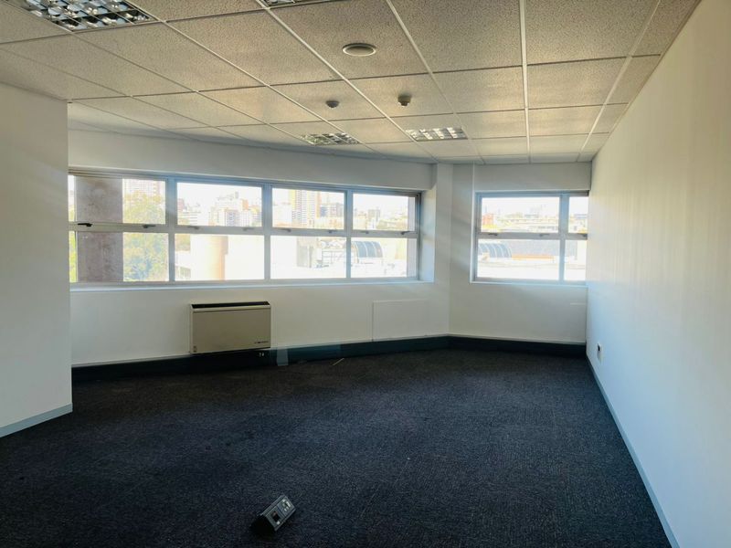 Prime Secure Office Park in Parktown CBD – Spacious Office to Rent - Photo 10