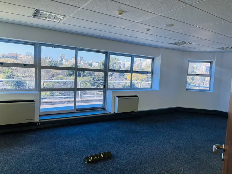 Prime Secure Office Park in Parktown CBD – Spacious Office to Rent - Photo 9