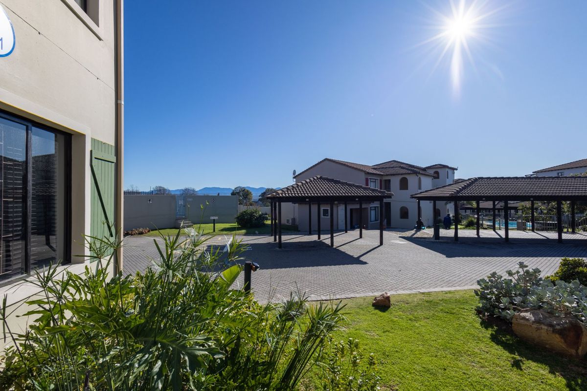 Three Bedroom Ground Floor Apartment - Photo 5