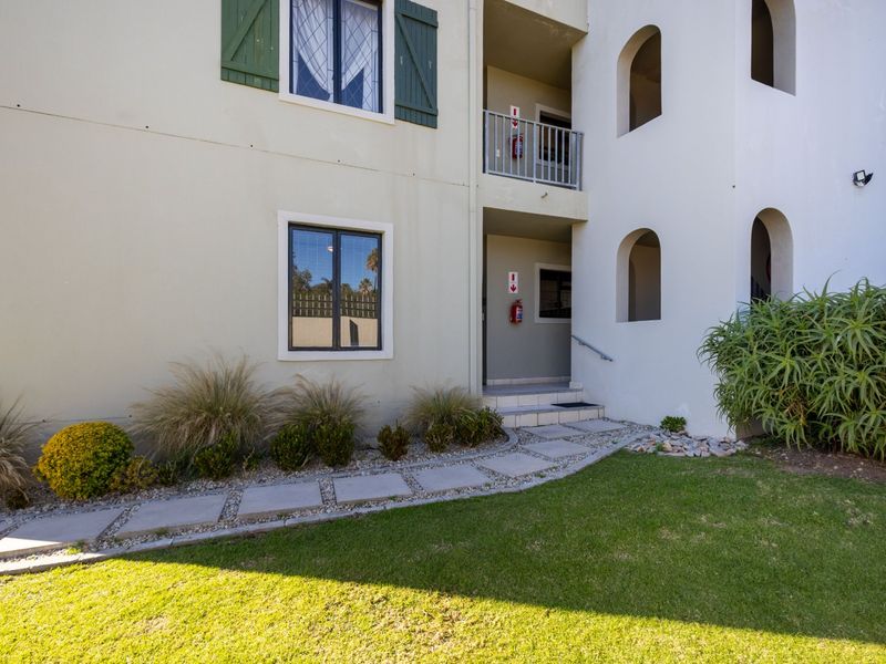 Three Bedroom Ground Floor Apartment - Photo 10