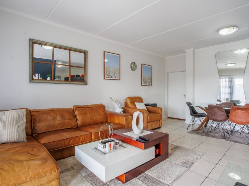 Stunning Modern Garden Apartment in Stylish Westlake Eco Estate - Photo 4