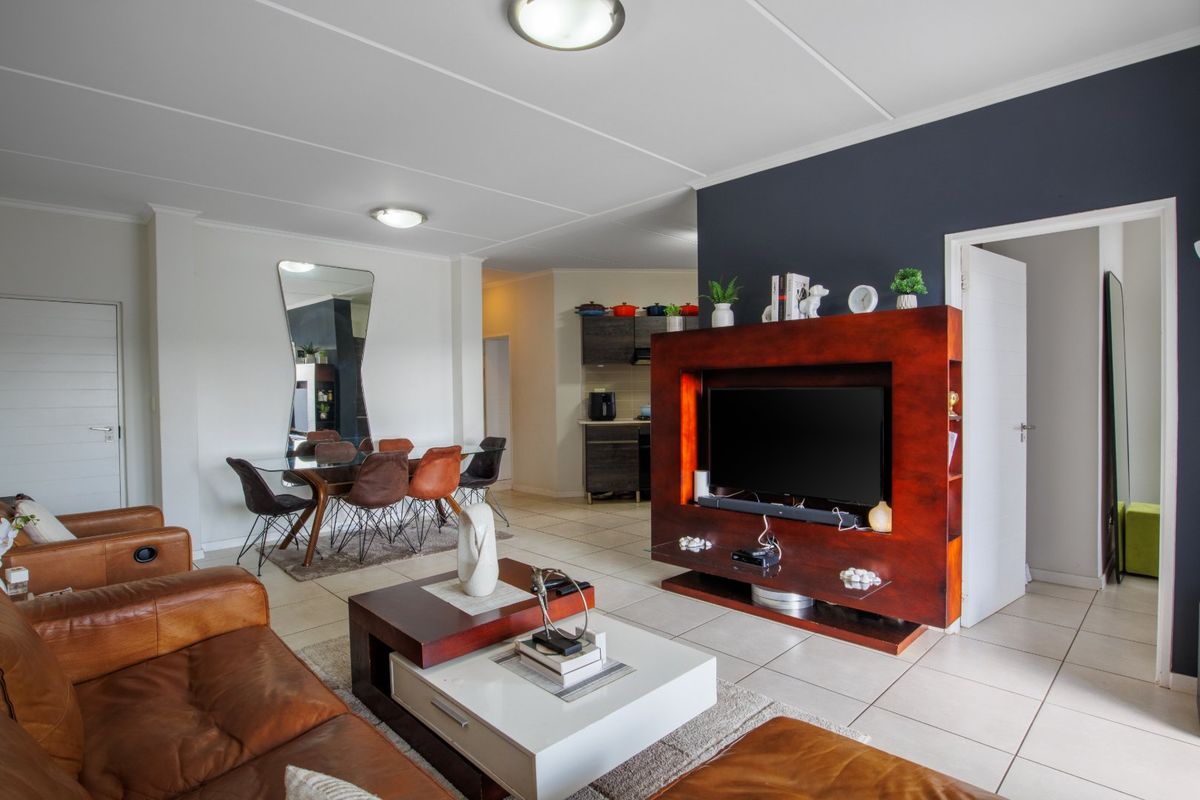 Stunning Modern Garden Apartment in Stylish Westlake Eco Estate - Photo 2