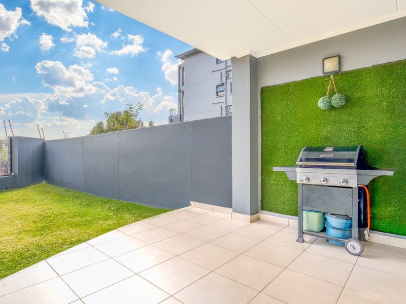 Stunning Modern Garden Apartment in Stylish Westlake Eco Estate - Photo 9