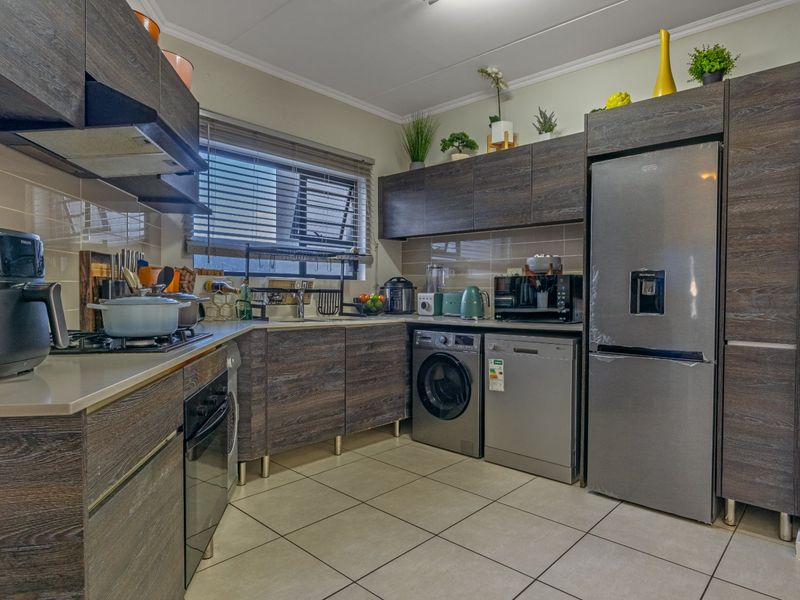 Stunning Modern Garden Apartment in Stylish Westlake Eco Estate - Photo 7