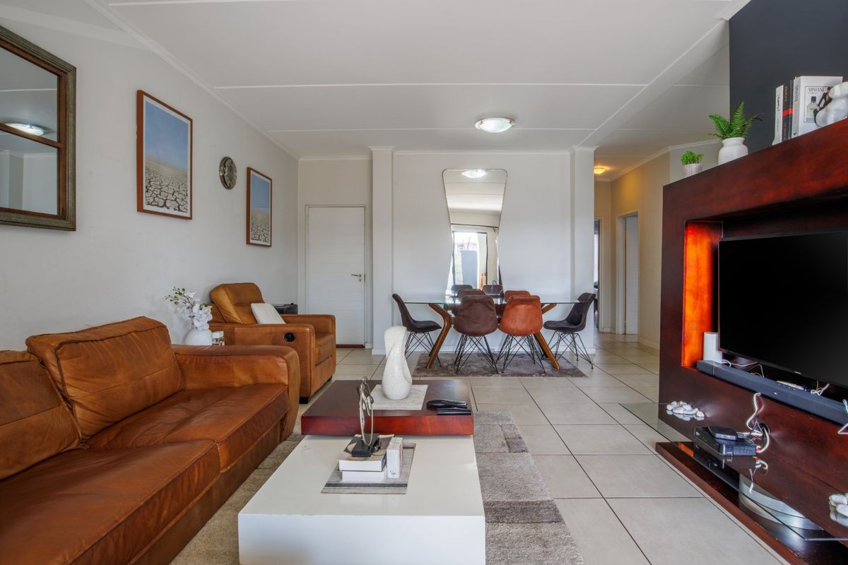 Stunning Modern Garden Apartment in Stylish Westlake Eco Estate - Photo 3