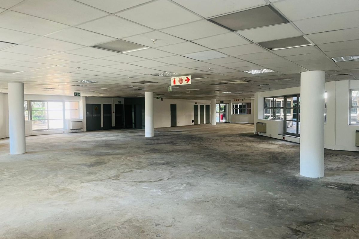 Prime Secure Office Park in Parktown CBD – Spacious Office to Rent - Photo 3
