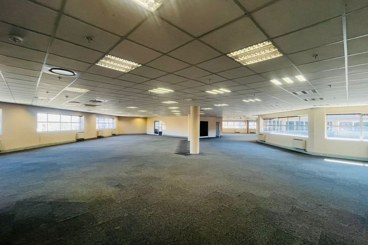 Prime Secure Office Park in Parktown CBD – Spacious Office to Rent - Photo 5