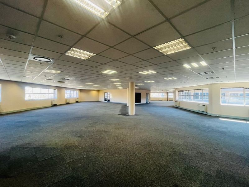 Prime Secure Office Park in Parktown CBD – Spacious Office to Rent - Photo 5