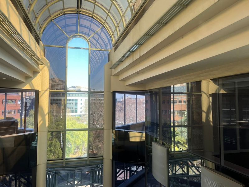 Prime Secure Office Park in Parktown CBD – Spacious Office to Rent - Photo 9