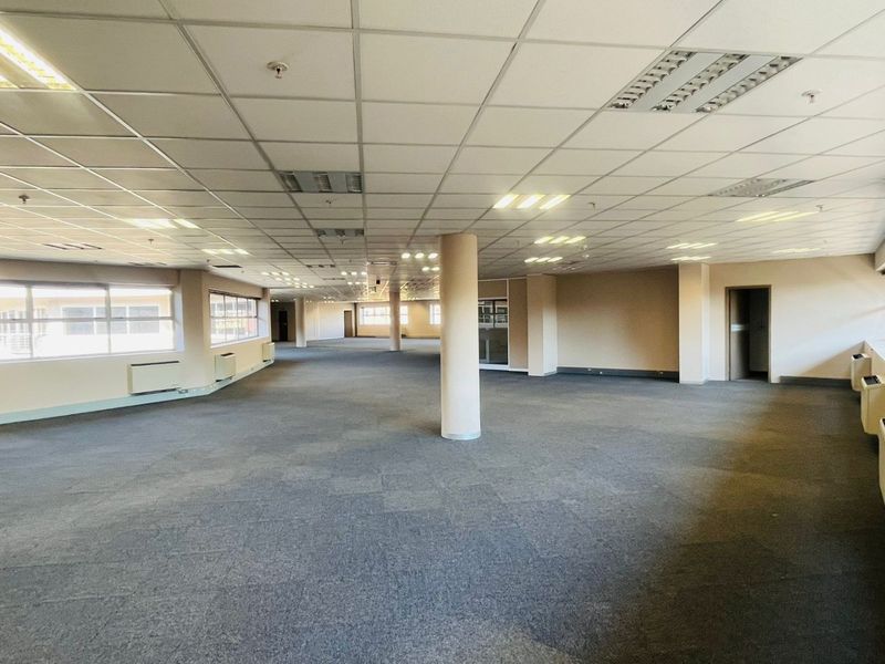 Prime Secure Office Park in Parktown CBD – Spacious Office to Rent - Photo 10