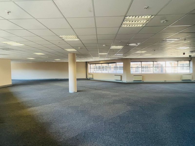 Prime Secure Office Park in Parktown CBD – Spacious Office to Rent - Photo 8