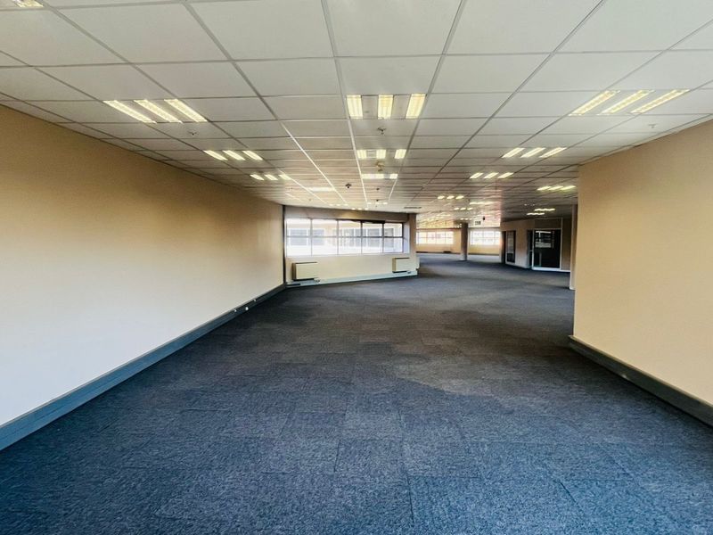 Prime Secure Office Park in Parktown CBD – Spacious Office to Rent - Photo 4