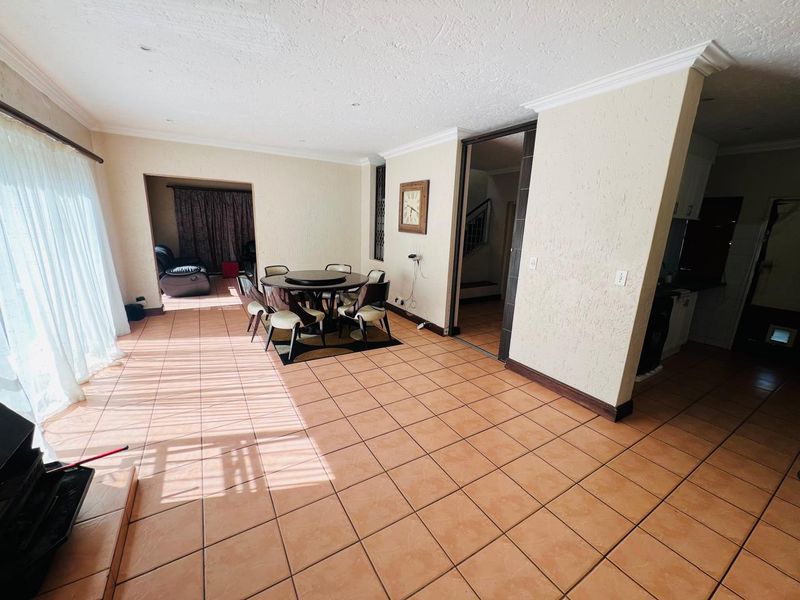 Three Bedroom Family Home For Sale - Photo 9