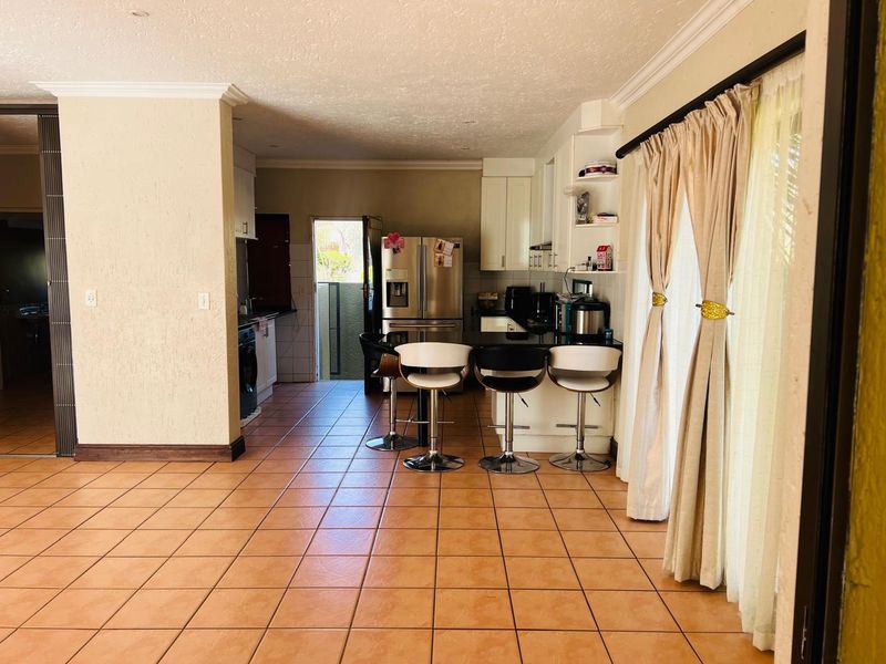 Three Bedroom Family Home For Sale - Photo 7