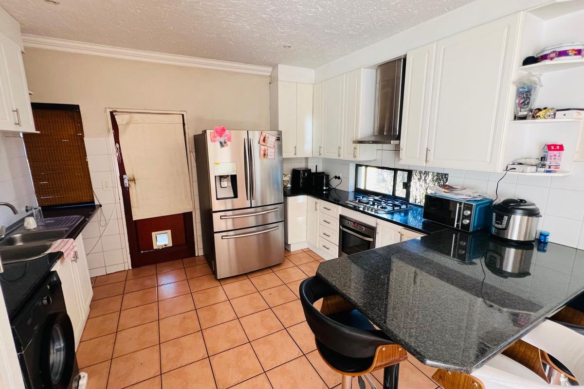 Three Bedroom Family Home For Sale - Photo 4