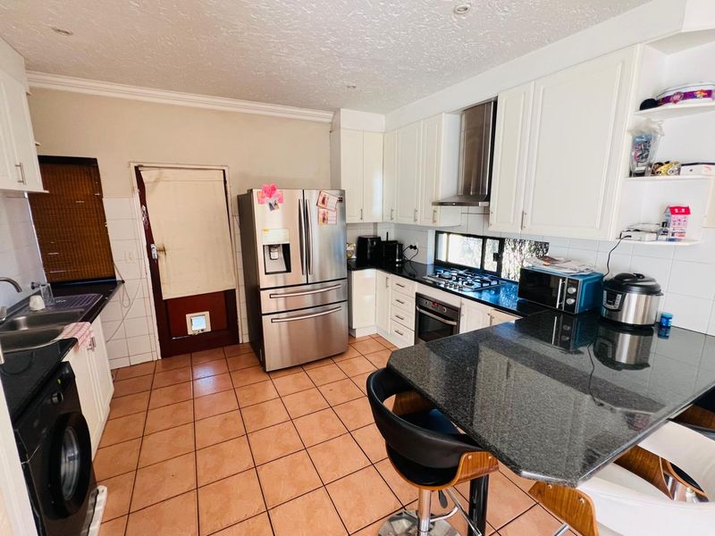 Three Bedroom Family Home For Sale - Photo 4