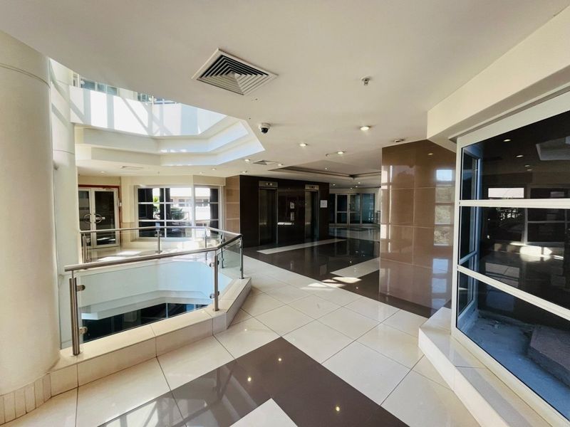 Prime Secure Office Park in Parktown CBD – Spacious Office to Rent - Photo 2