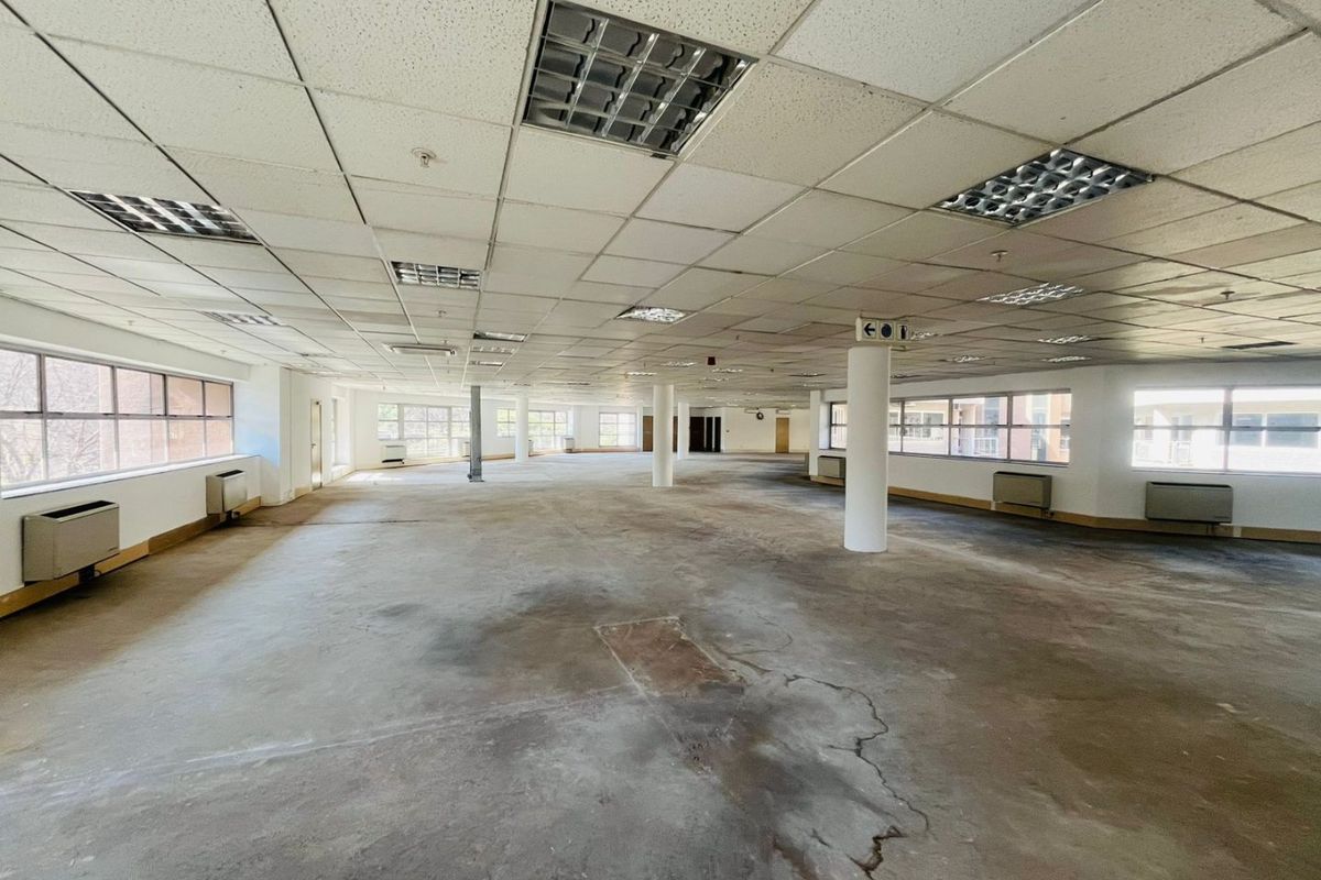 Prime Secure Office Park in Parktown CBD – Spacious Office to Rent - Photo 5