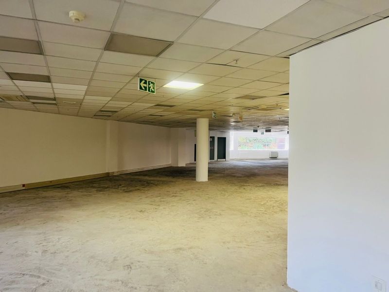 Prime Secure Office Park in Parktown CBD – Spacious Office to Rent - Photo 9