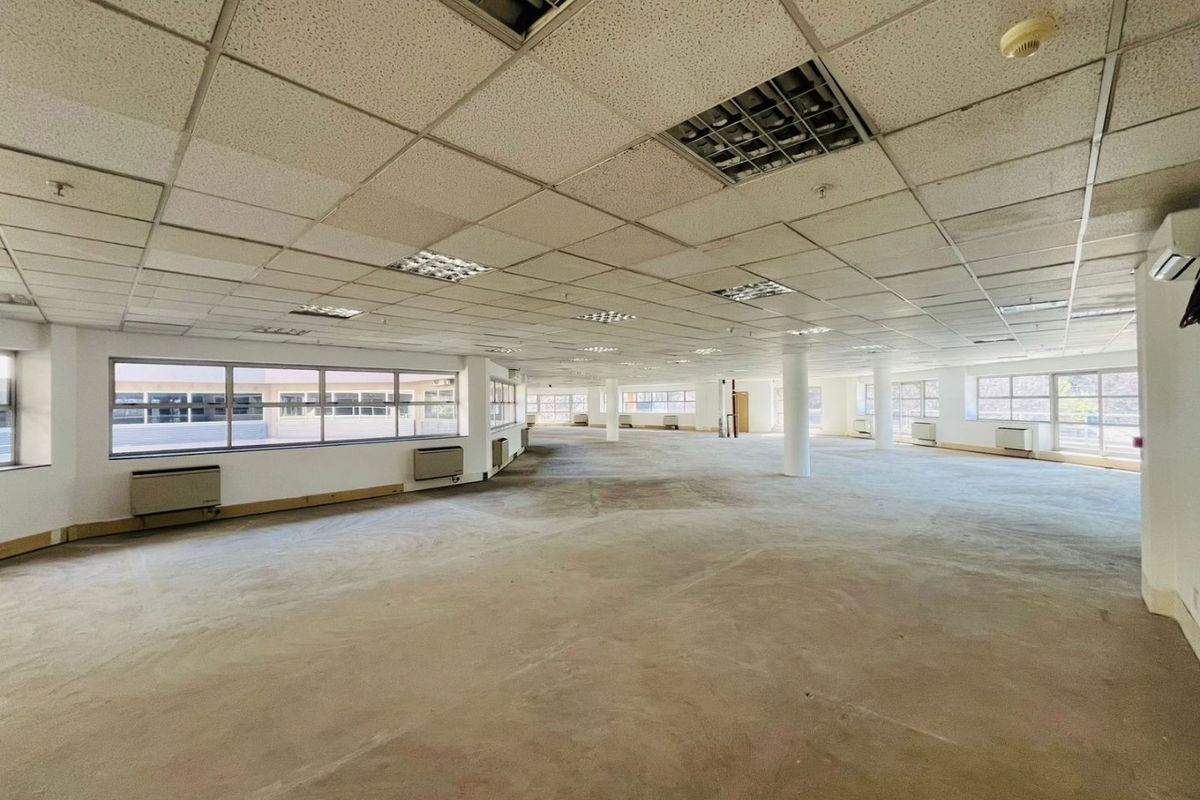 Prime Secure Office Park in Parktown CBD – Spacious Office to Rent - Photo 4