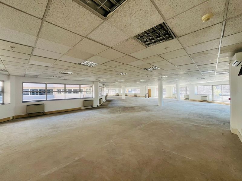 Prime Secure Office Park in Parktown CBD – Spacious Office to Rent - Photo 4