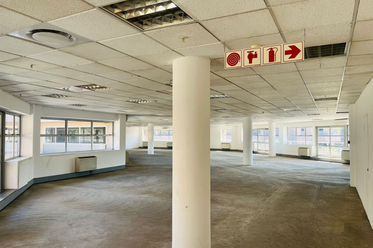 Prime Secure Office Park in Parktown CBD – Spacious Office to Rent - Photo 5