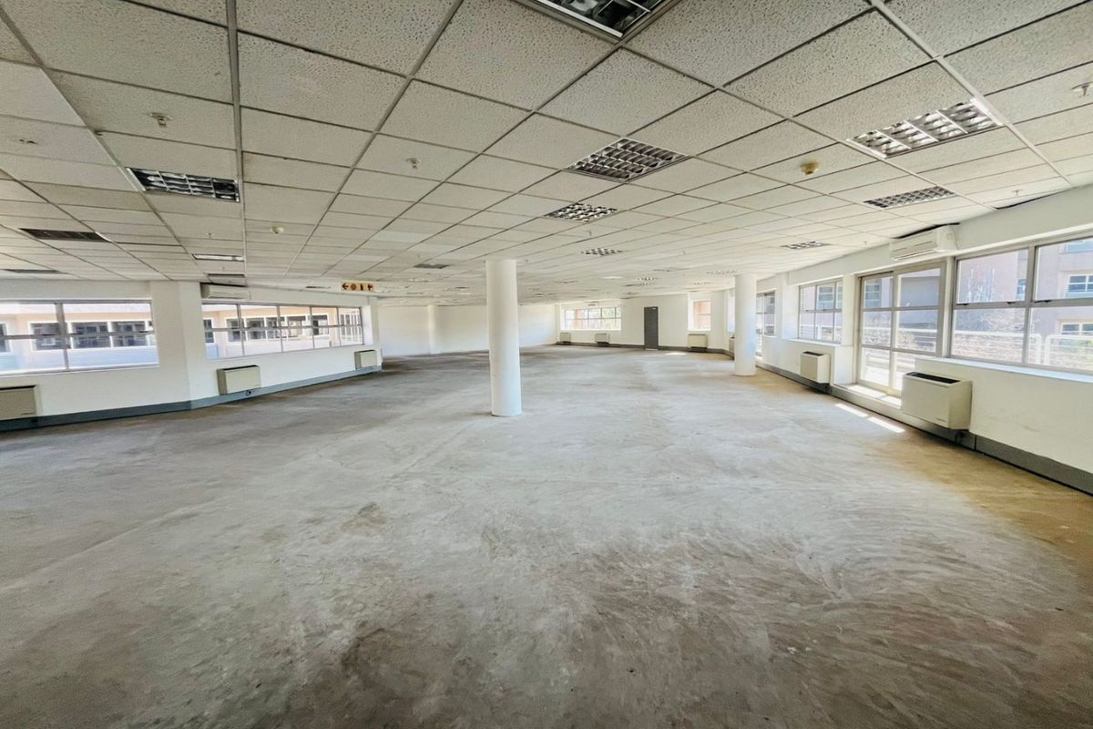 Prime Secure Office Park in Parktown CBD – Spacious Office to Rent - Photo 4