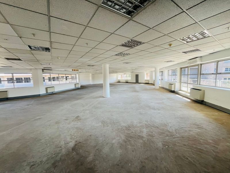 Prime Secure Office Park in Parktown CBD – Spacious Office to Rent - Photo 4