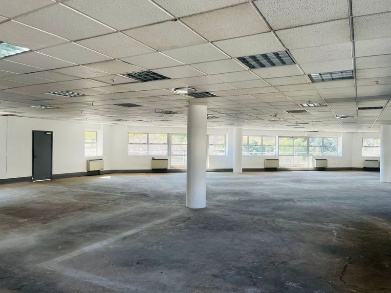 Prime Secure Office Park in Parktown CBD – Spacious Office to Rent - Photo 3