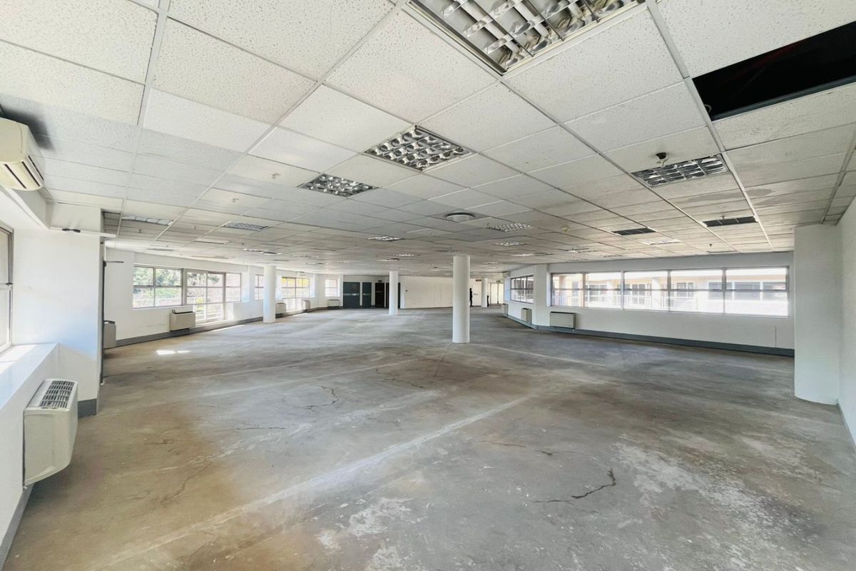 Prime Secure Office Park in Parktown CBD – Spacious Office to Rent - Photo 2