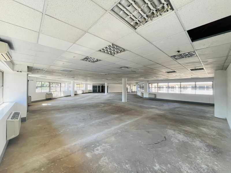 Prime Secure Office Park in Parktown CBD – Spacious Office to Rent - Photo 2