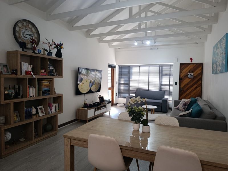 Stylish 2 bedroom beauty ready for you to move-in! - Photo 6