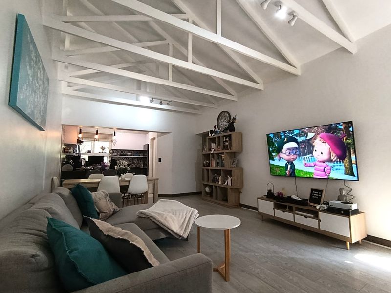 Stylish 2 bedroom beauty ready for you to move-in! - Photo 7